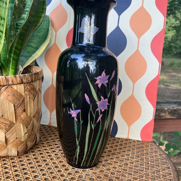 Vintage Japanese Lacquered Black Iris Vase w/Gold Trim - Picture 3 of 14